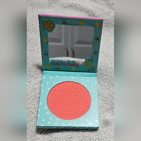 Colourpop hello kitty Hola honey blush - Picture 3 of 3